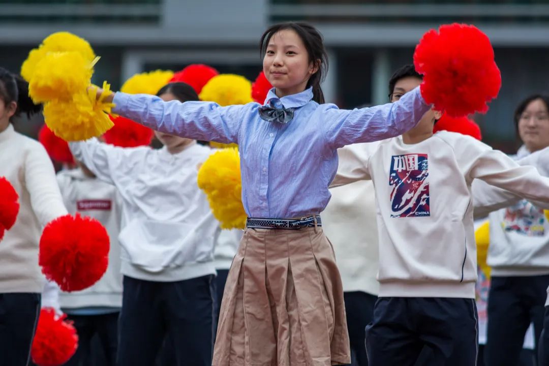 师徒结对薪火传，魔棒点火显智慧！华西中*运学**动会开幕式，燃了