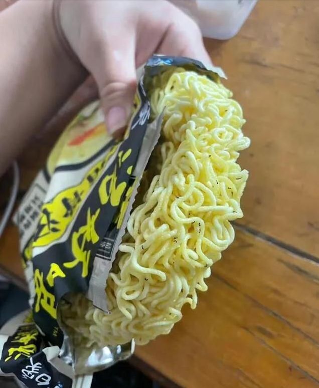 白象方便面蚂蚁事件处理效果,白象方便面吃出蚂蚁还能吃吗