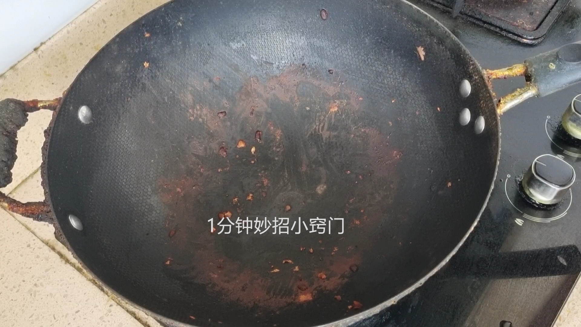 不锈钢锅底烧糊后如何清洁,锅底烧糊了别用钢丝球擦