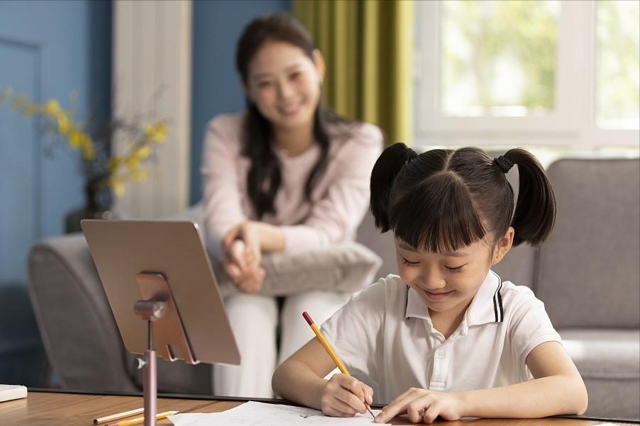 孩子写作业拖拉磨蹭我快崩溃了,四招让孩子写作业不拖拉