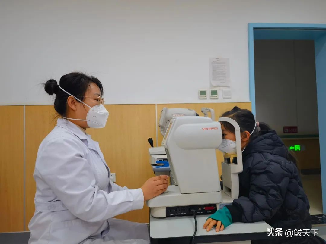 开学季眼视光学中心迎就诊高峰,东城开学季学生配镜迎高峰