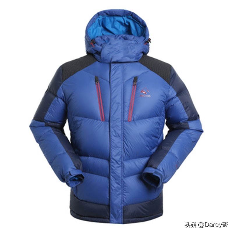 羽绒服羽绒选用，很多国际大牌选用鸭绒，低配价高不如国产