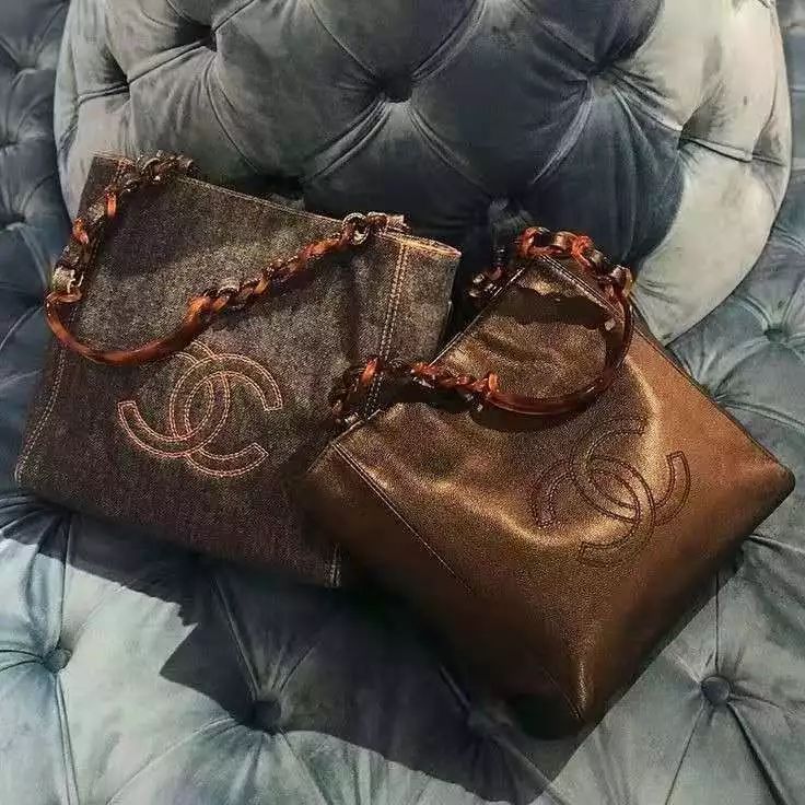 看完了Chanel富贵儿玳瑁，我默默放下了手中的皮质金链...