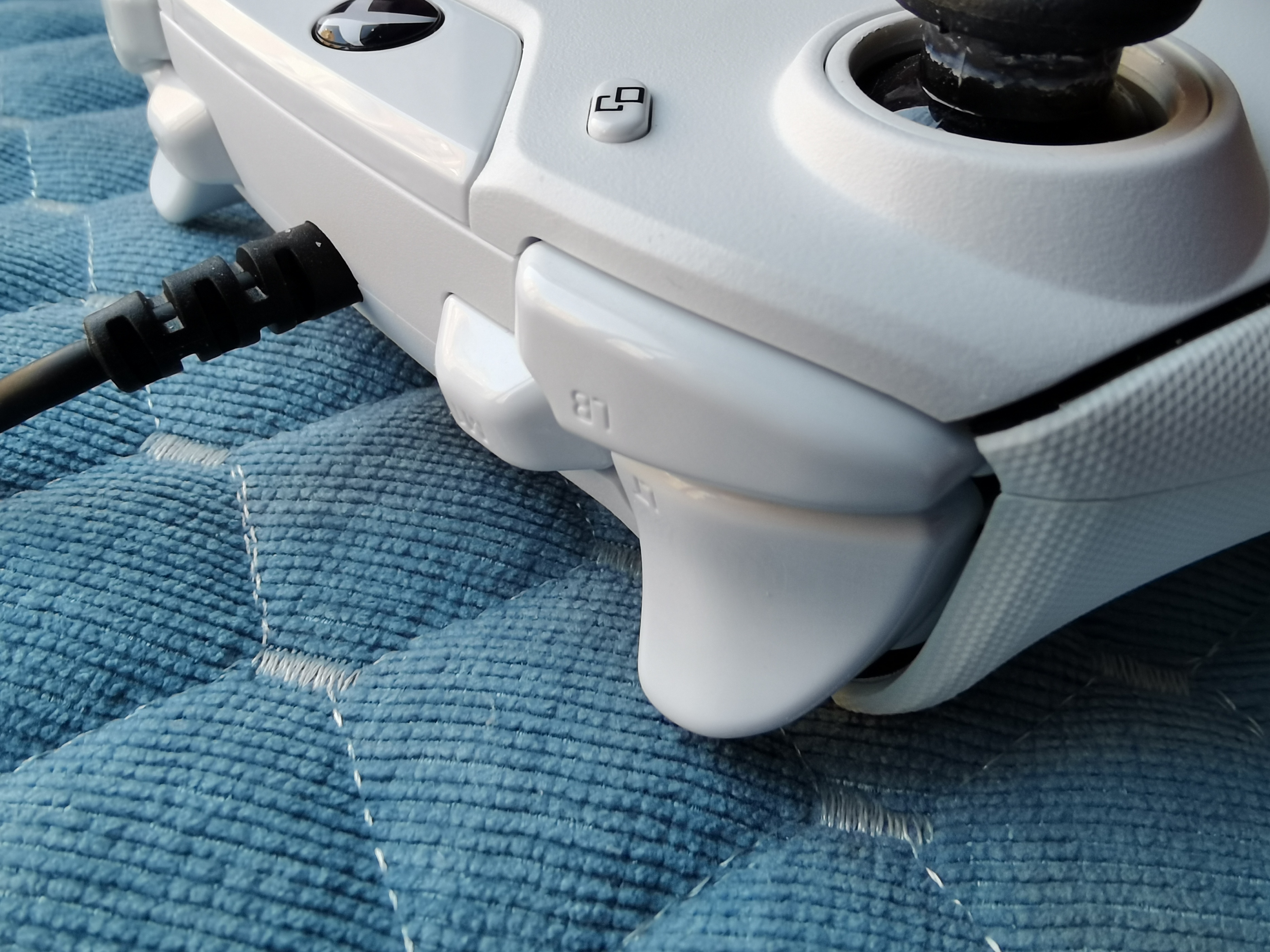 雷蛇幻影战狼v2手柄,雷蛇幻影战狼v2幻彩版手柄测评