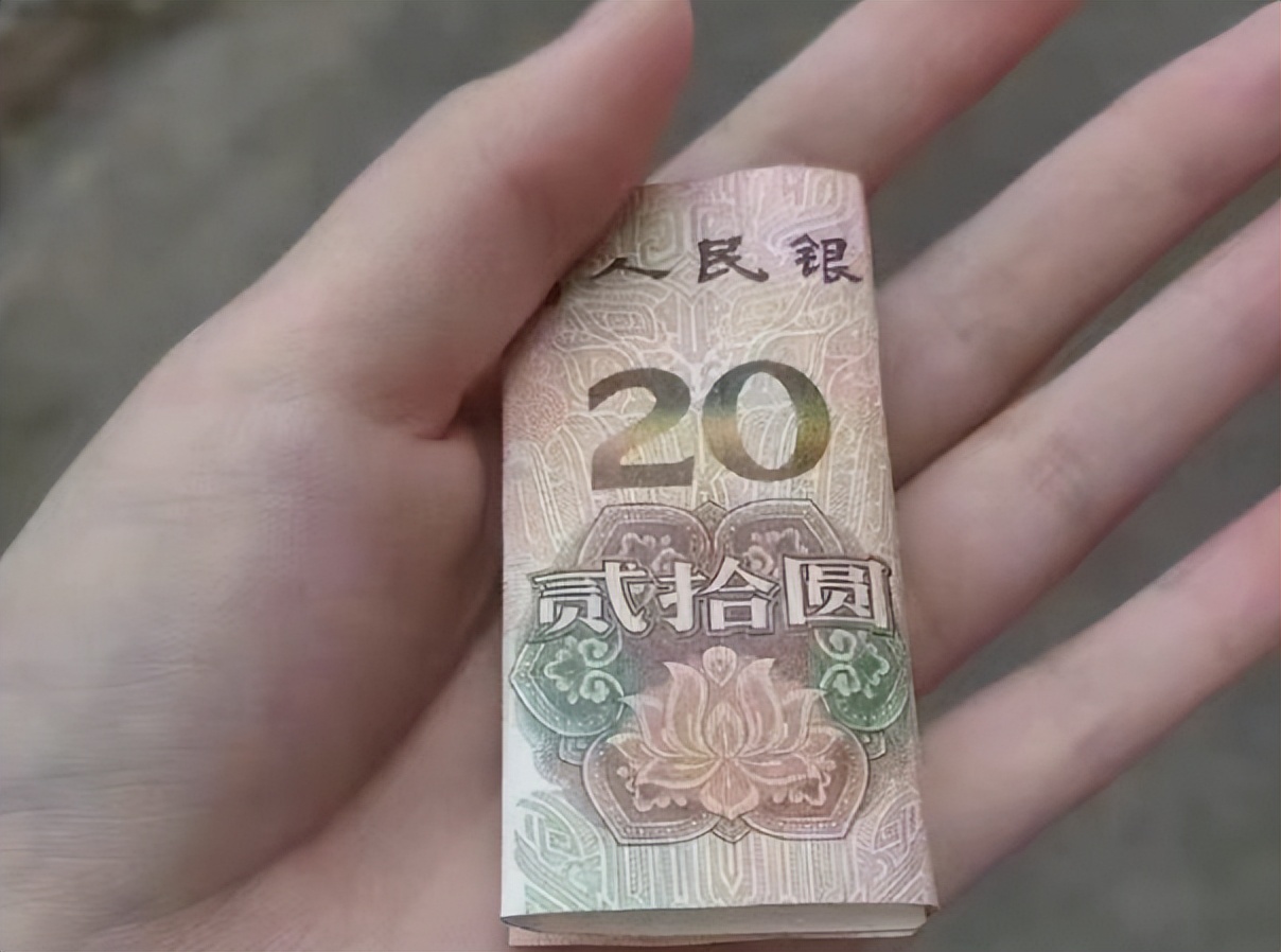 “校园里的钱不要随便捡，否则期末考要凉！”大四学长何出此言？