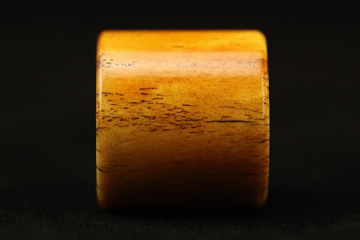 牛骨文玩一般什么颜色,牛骨文玩用哪个部位的骨头