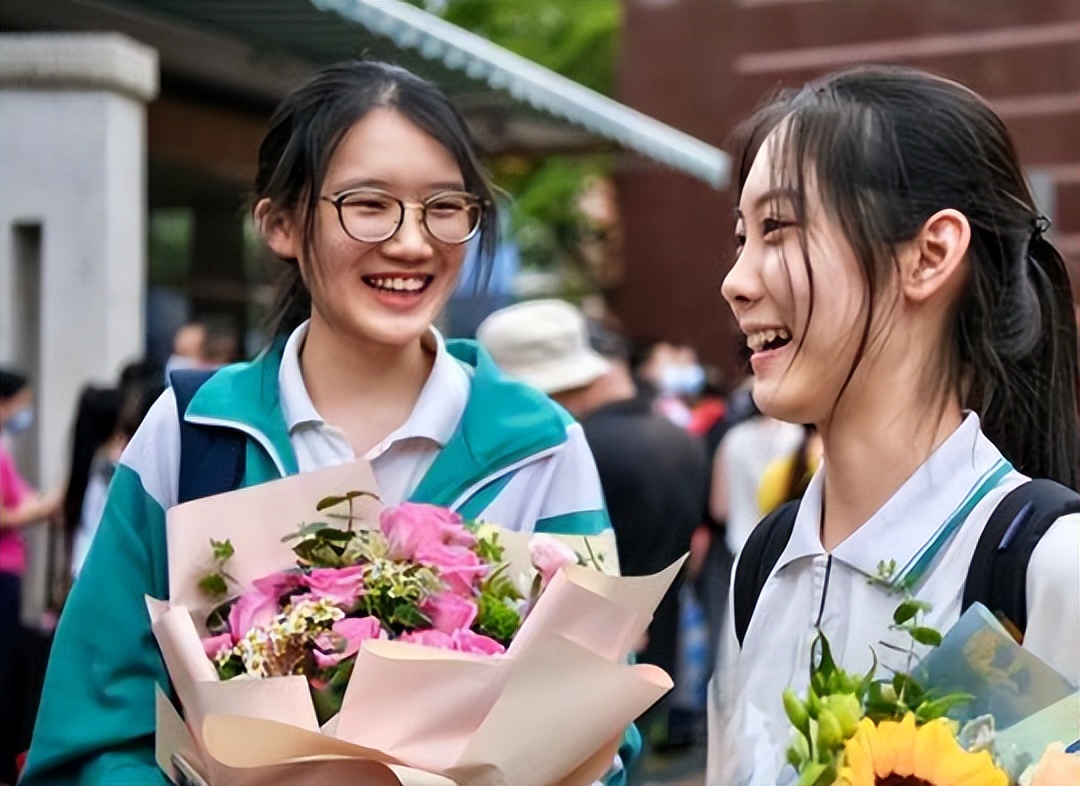 高考体检要求“脱*裤内**”,学生尴尬脸红,往届生:还有更尴尬的呢