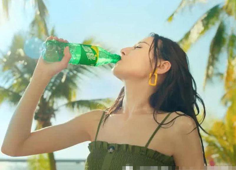 绿瓶雪碧在20年以后值不值钱,绿瓶雪碧绝版有收藏价值吗