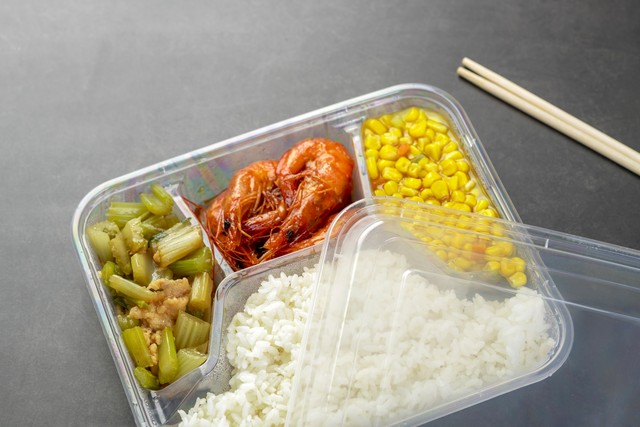 高铁盒饭价格过高,高铁盒饭太贵了说说