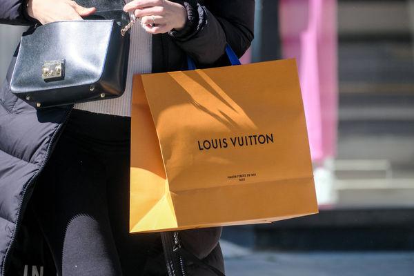 韩国人买中国奢侈品,中国人买走了世界三分之一奢侈品