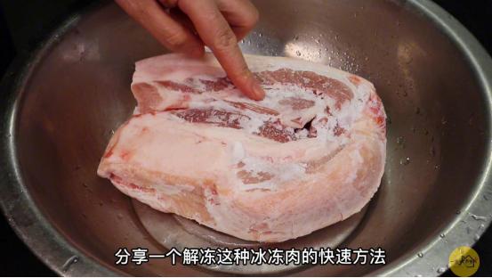 解冻猪肉小技巧,猪肉冷水解冻还是热水解冻好