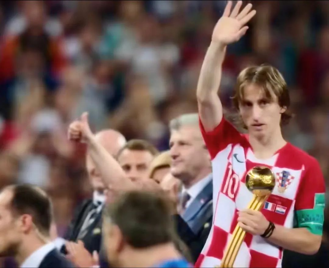 球迷爱C罗梅西，更多人爱莫德里奇