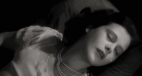 她是好莱坞第一位*星艳**，3.5亿卖出一个吻，却发明WiFi震惊世界