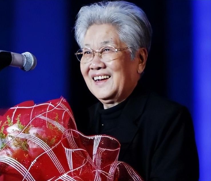 八位健在的老演员,18位已故的老演员有哪些