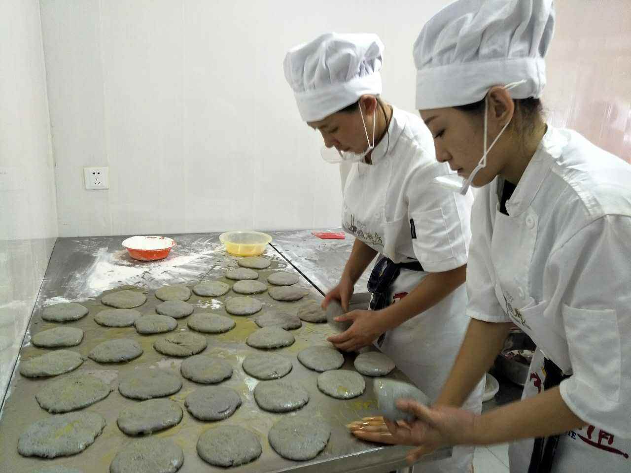 一艘航母编制多少人,山东舰航母编队一年花费多少