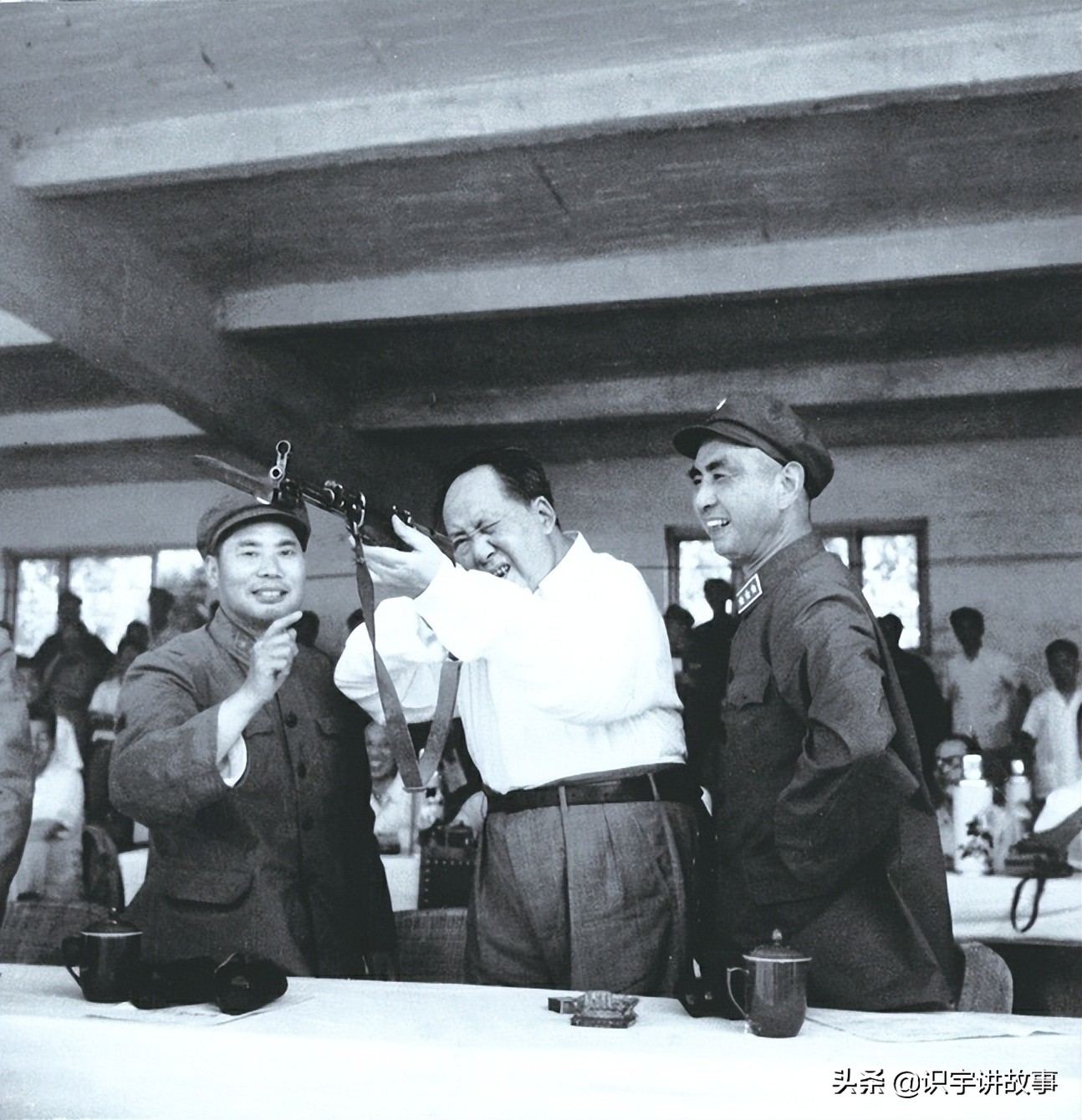 一次看个够！精心收集毛主席100张经典老照片，一起领略伟人风采