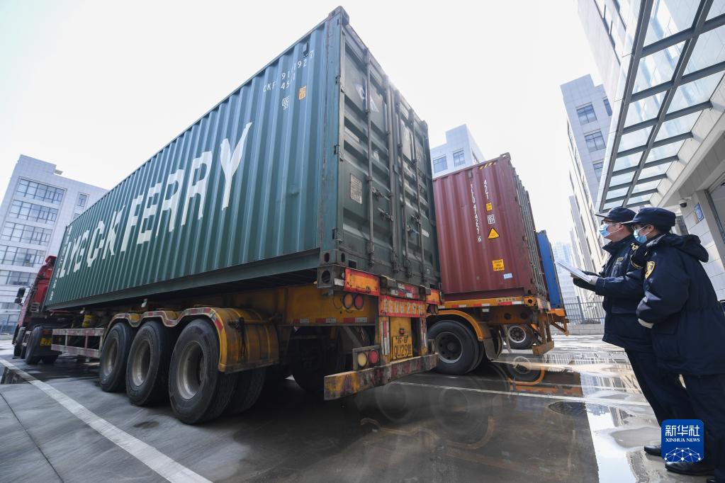 建设高素质人民公仆队伍锻造新时代治国理政中坚力量——*党**的十九大以来公务员队伍建设工作综述