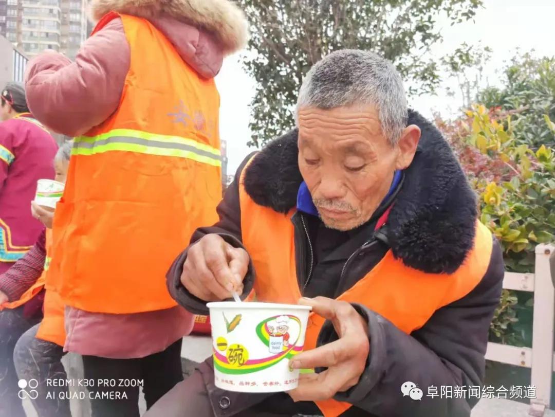 刚刚！商厦时代广场，他们免费吃汤圆