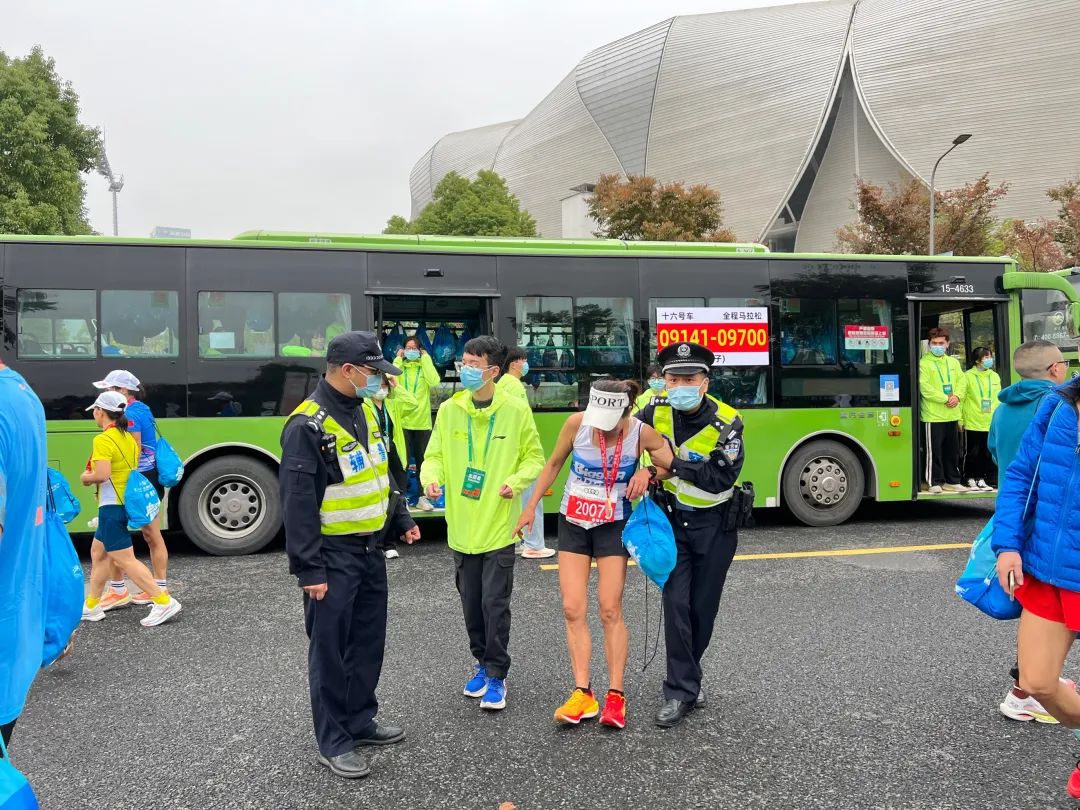华春莹再发推完整视频,无处不在春节序曲