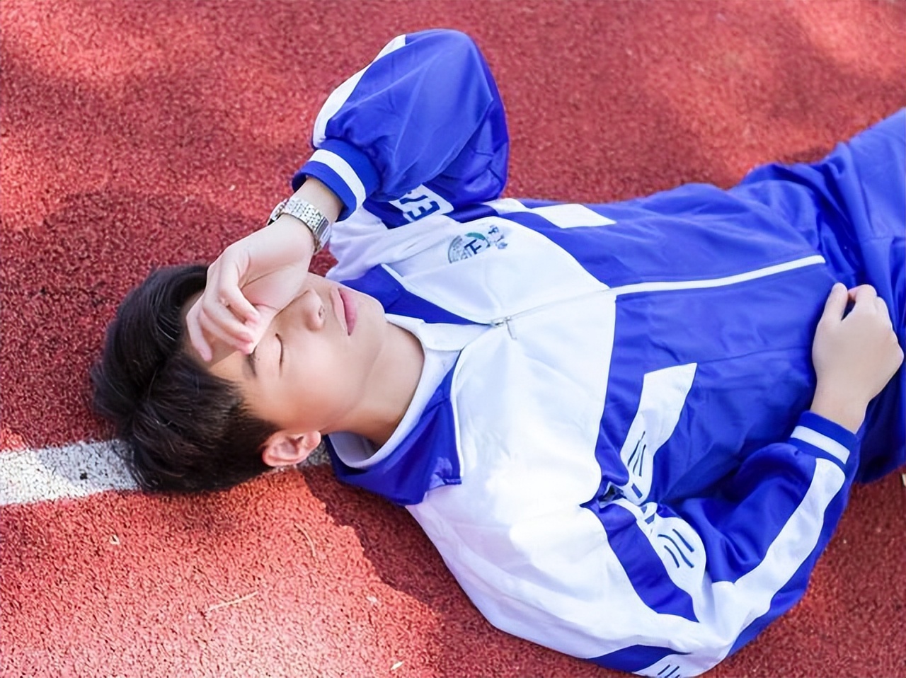 15岁男孩频繁发出怪声怎么治疗,儿子听见父母屋里有异响