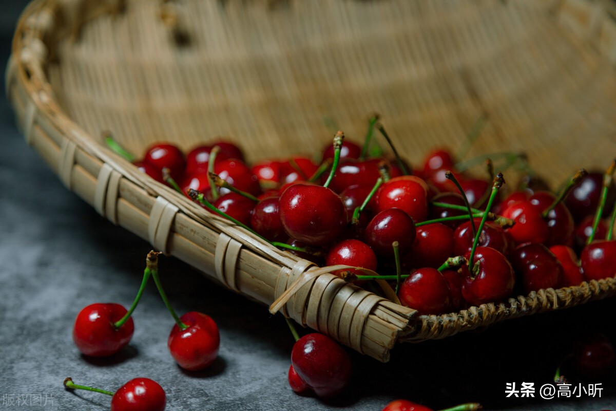 车厘子和樱桃的区别哪个贵一些,为什么车厘子价格比樱桃贵很多