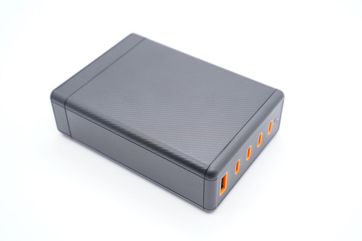 4C1A五个口，总功率达230W，华科生230W桌面充拆解