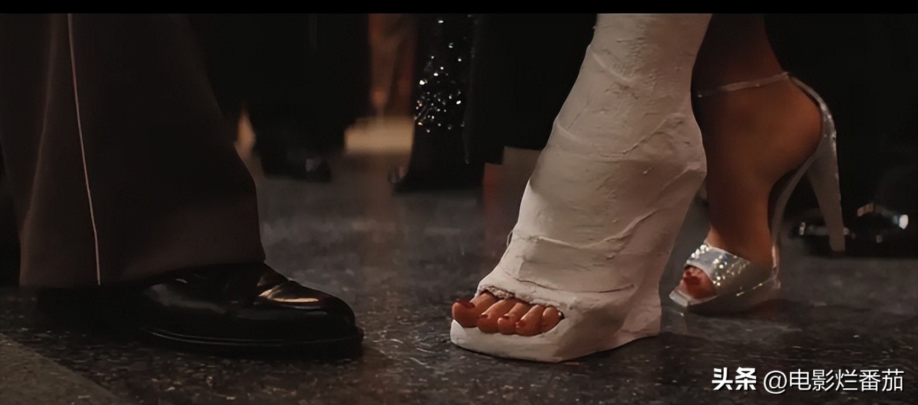 1万美金舔脚半小时？导演昆汀被曝恋足癖，影片多次出现脚的场景