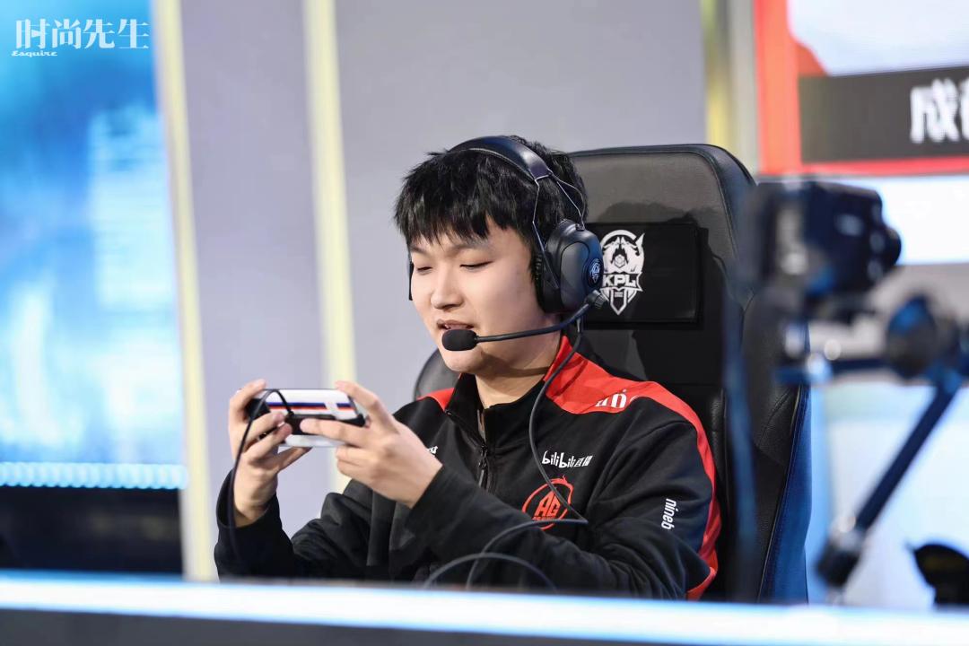 英雄们正往西南奔去——陈正正和他的职业电竞*途征**