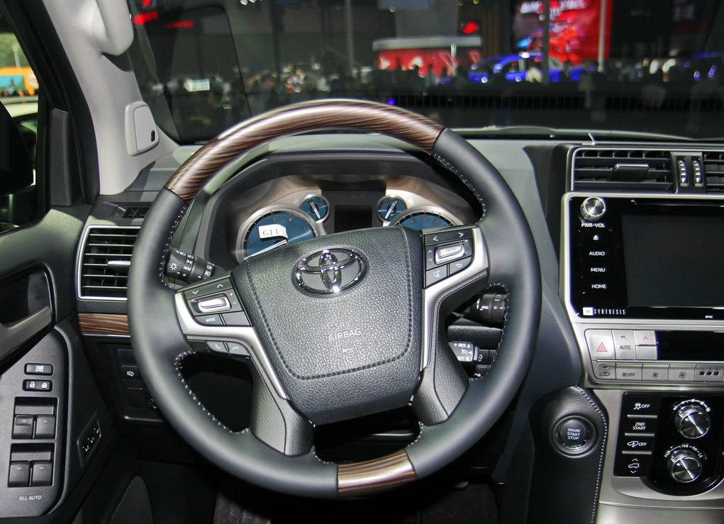 丰田霸道2022款2.8t柴油,2022丰田霸道2.8t柴油版多少钱