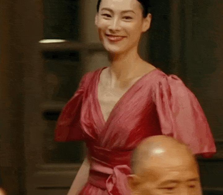 住前任20亿豪宅？拿了第一豪门天价分手费，她怎么还过成这样？