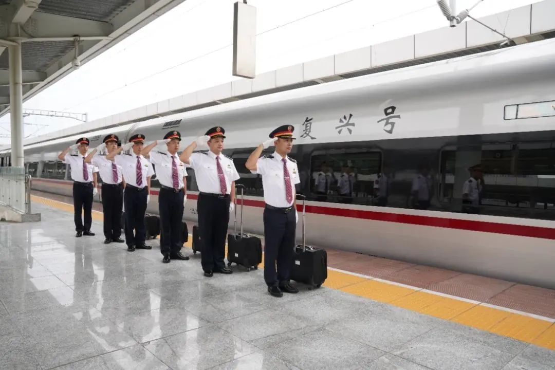 当火车司机要有哪些知识,成为火车司机要多长时间