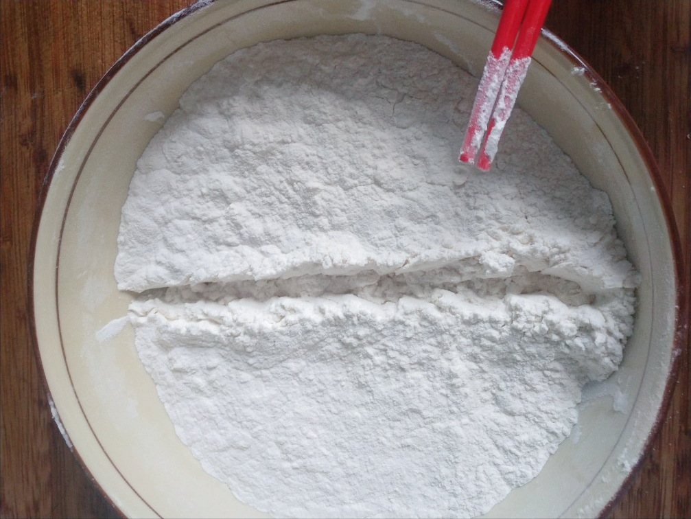 千层饼怎么做才好吃?原来和面有技巧,做对了外黄里暄,酥软油润