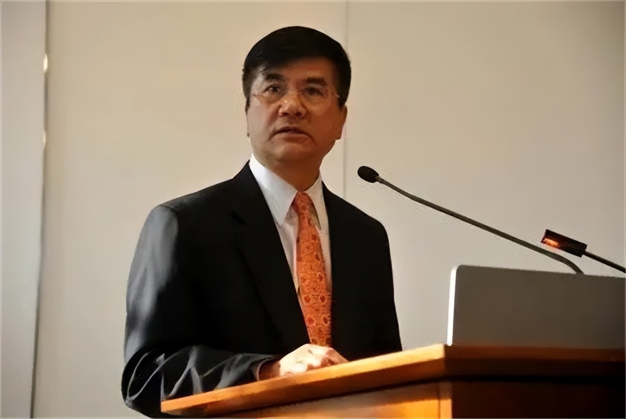 骆家辉之前的美国驻华大使,骆家辉前任大使