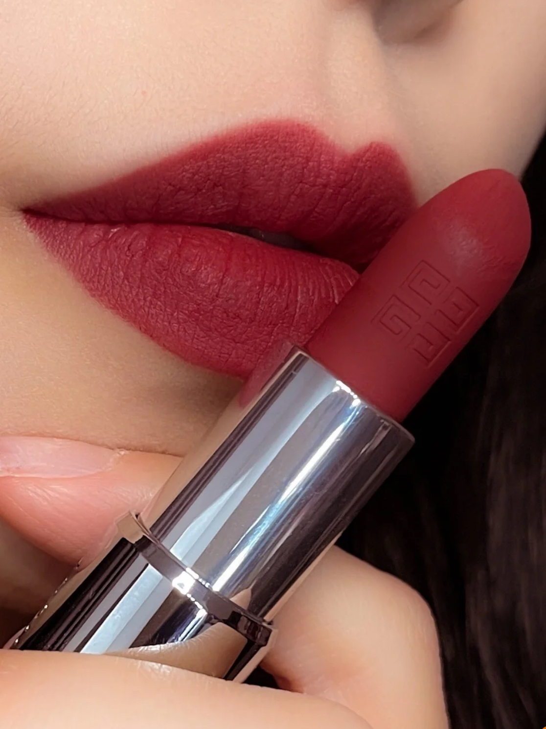 黑黄皮肤适合的滋润型口红,肤色暗黄的女生涂什么颜色的口红