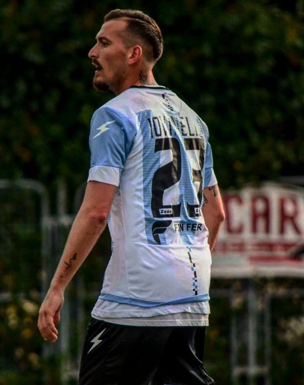 「月鸿一哥体育资讯」足球人生，意大利球员投身成人行业