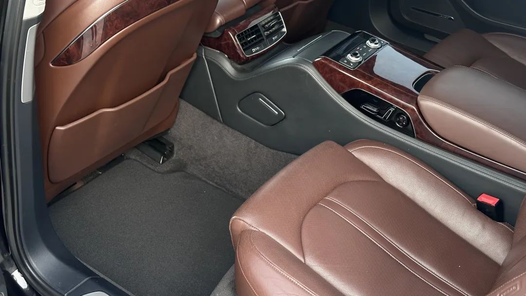 小伙100多万买宝马,小伙花了52万买了奥迪a8