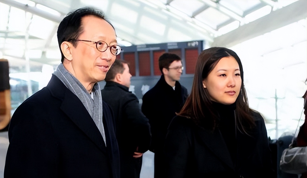 跳水女皇近况曝光,跳水王伏明霞净身出户