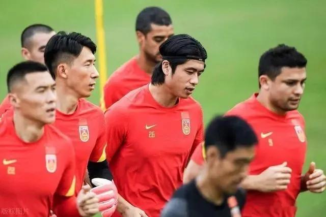 男足奢侈生活纪录片,男足奢侈生活