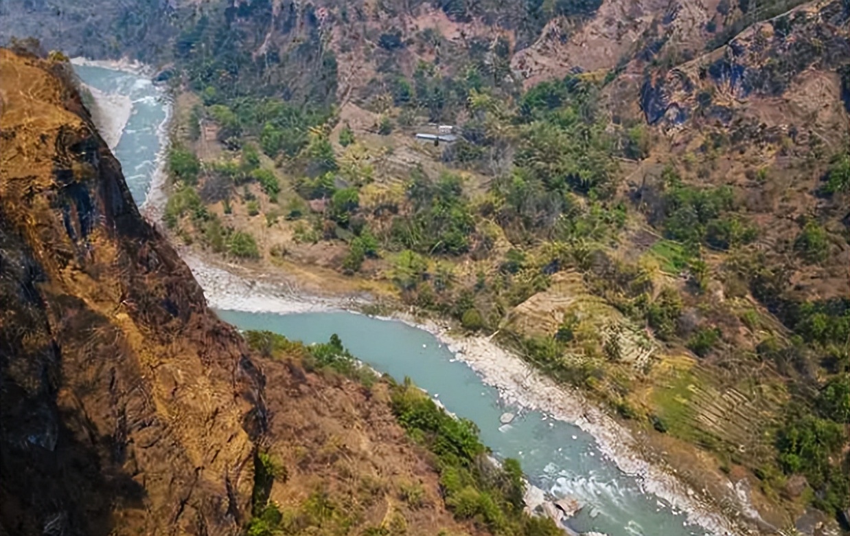 卡利甘达基峡谷深度,尼泊尔的卡利甘达基峡谷
