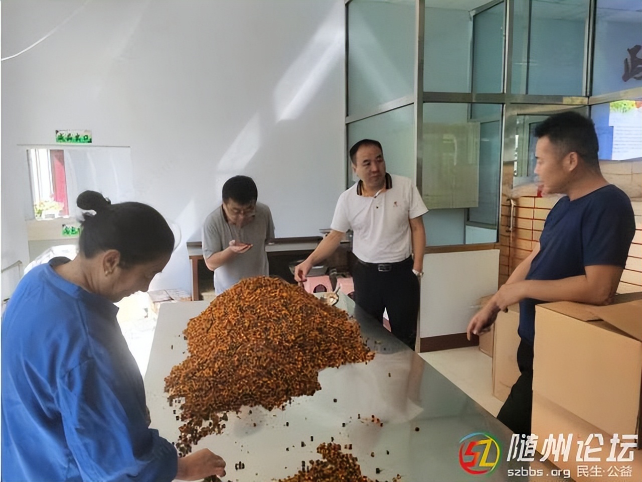 辛巴通过辛选集团坚持助农多年,辛巴带领辛选奔赴在公益路上