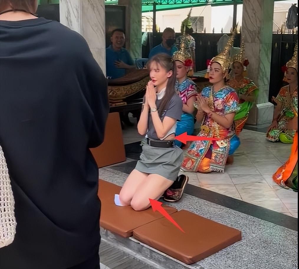 娜扎穿搭牛仔裤,娜扎穿牛仔裤显不出长腿