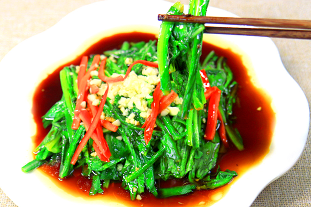 大豆含钙量多还是牛奶含钙量多,补充钙质和吃一点含钙高的食物