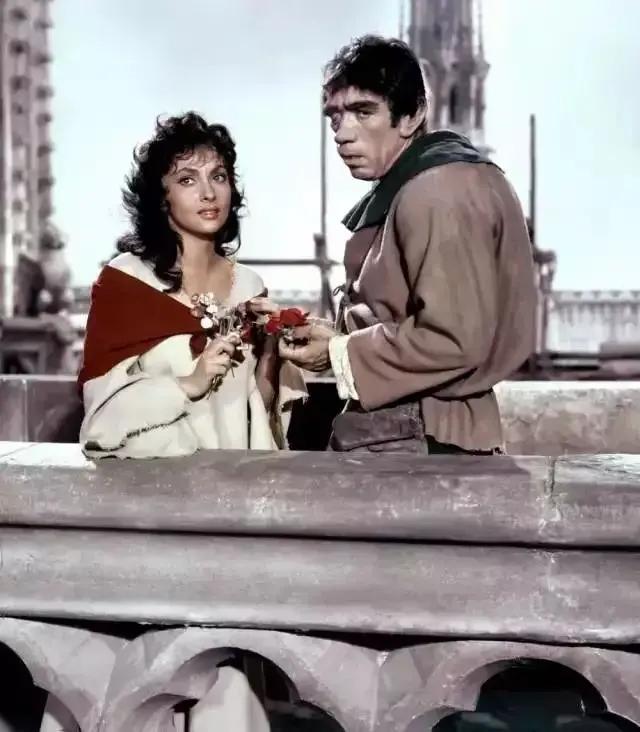 巴黎圣母院小说第三卷摘抄赏析,巴黎圣母院好词好句摘抄及赏析