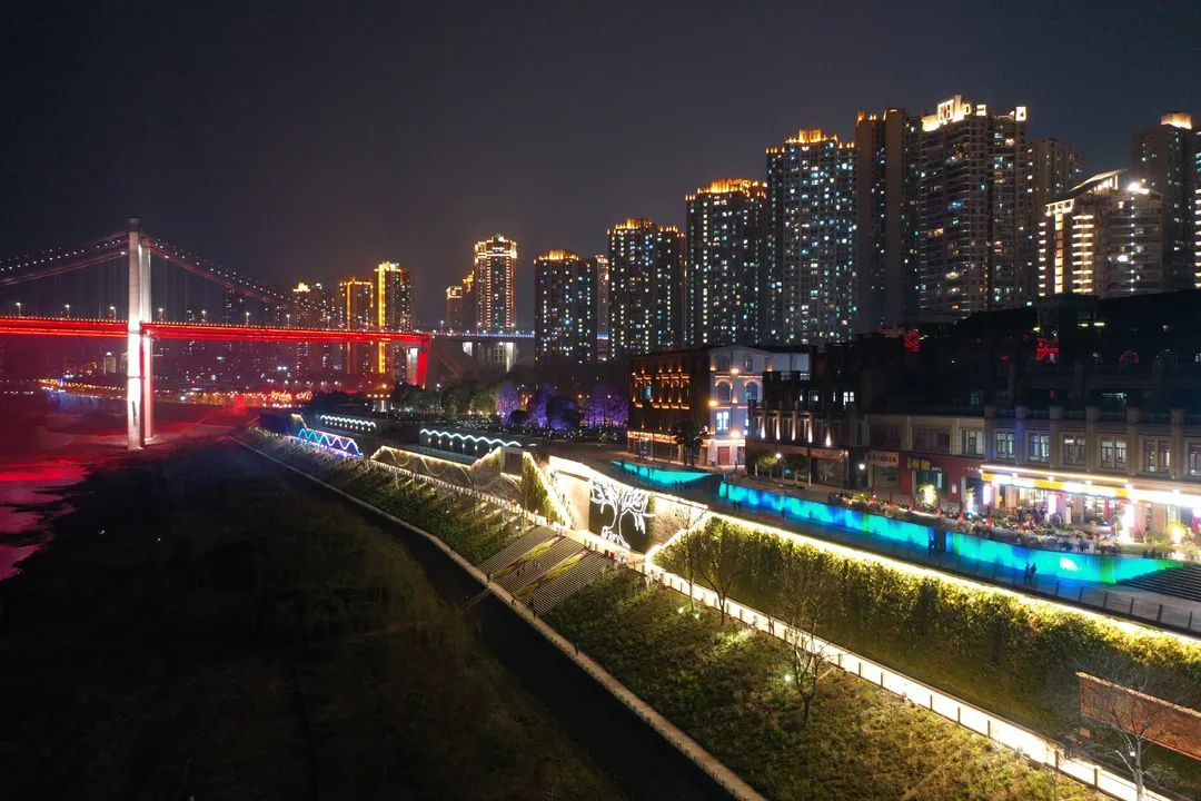 踩细沙、捧江水…来滨江公园邂逅浪漫