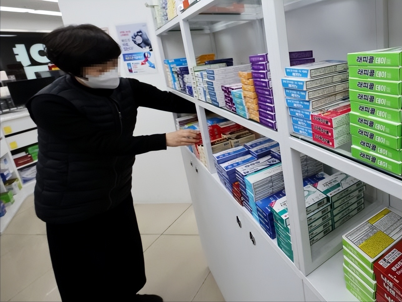 对比日印意韩国才最狠:中国人入境两次核酸暂停签证严控航班