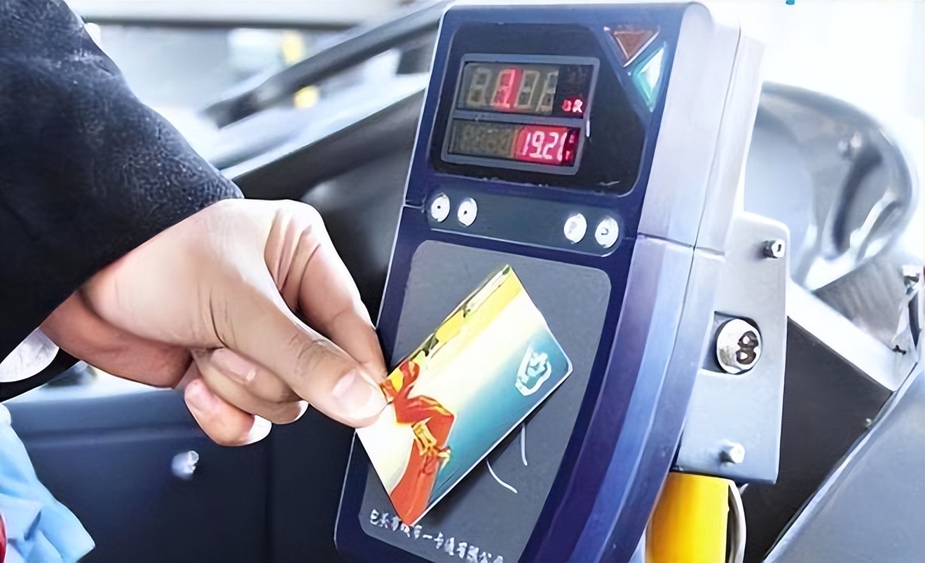 公交车收费为什么那么便宜,公交车为什么分两种收费类型