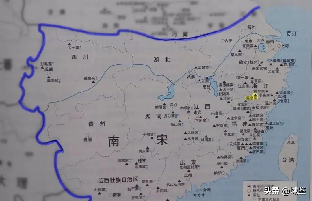 远山含翠美不胜收！明永乐翠青釉VS南宋龙泉窑...