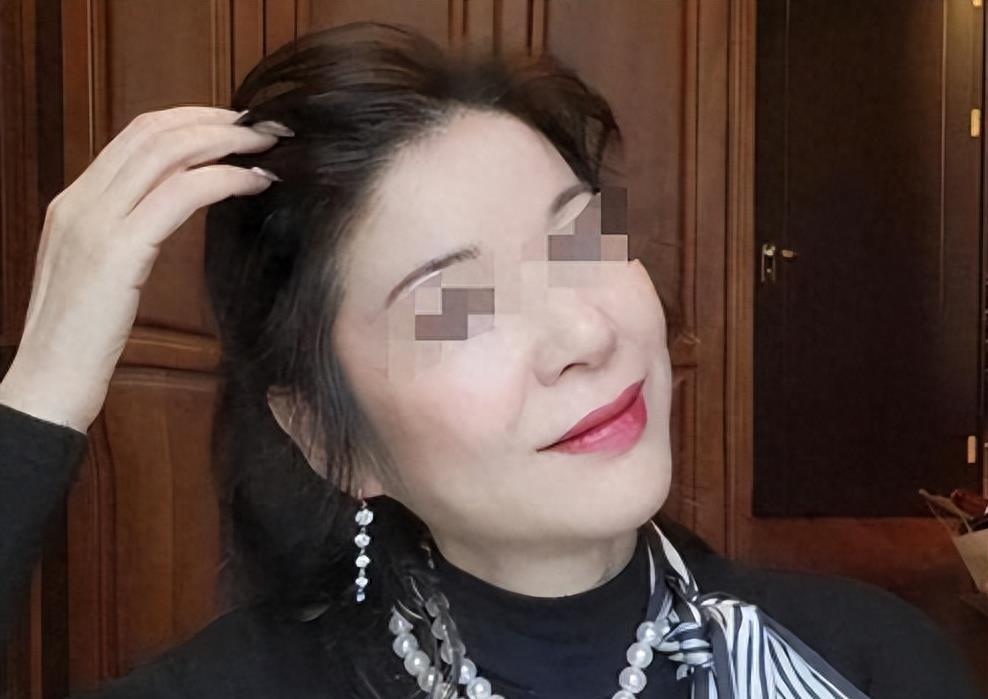 小伙偷拍50岁大妈后续,小伙偷手机被大妈发现并训斥