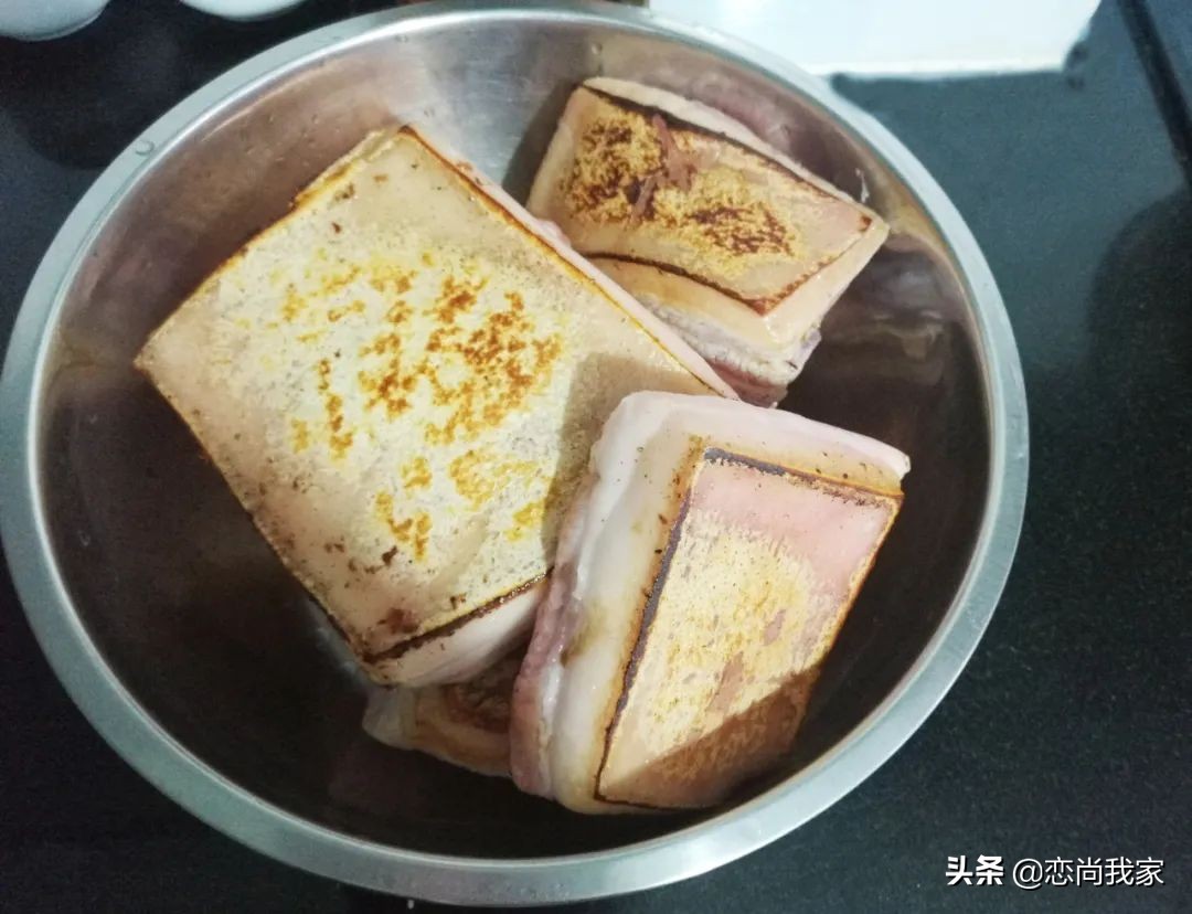 扣肉怎么做最好吃，要软糯不油腻，这些细节一个也不能少