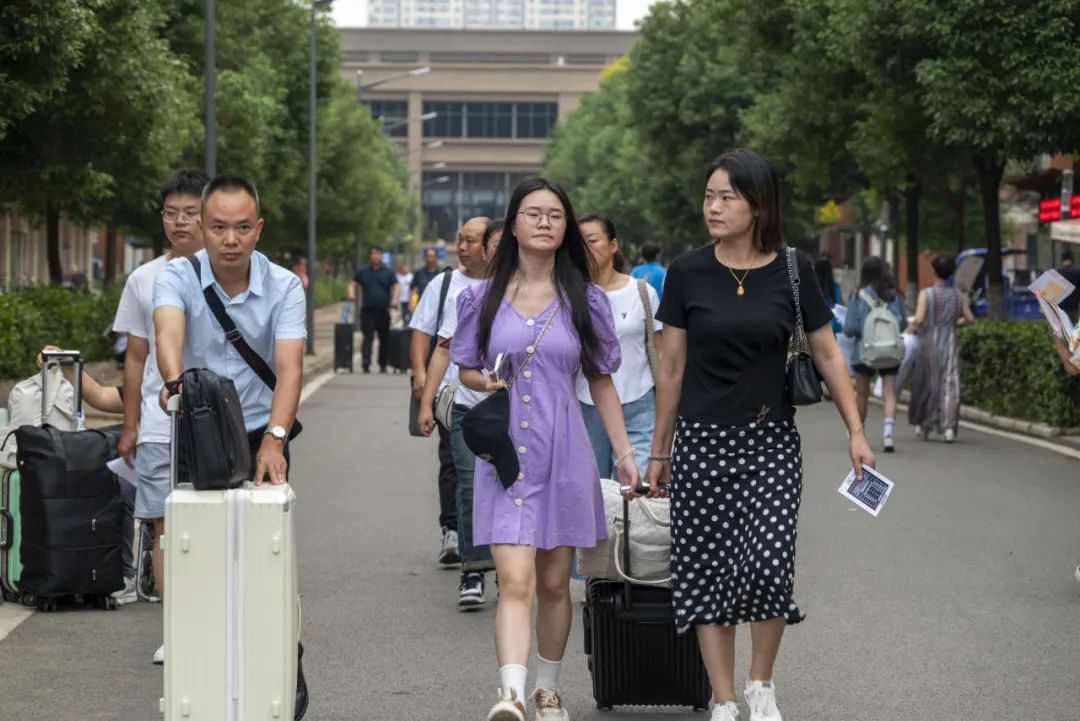 武汉纺织大学外经贸学院22级迎新,武汉纺织大学外经贸学院23届新生